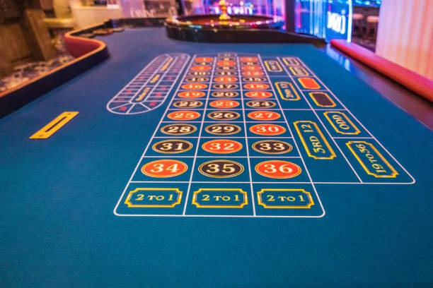 Live roulette table with dealer interaction
